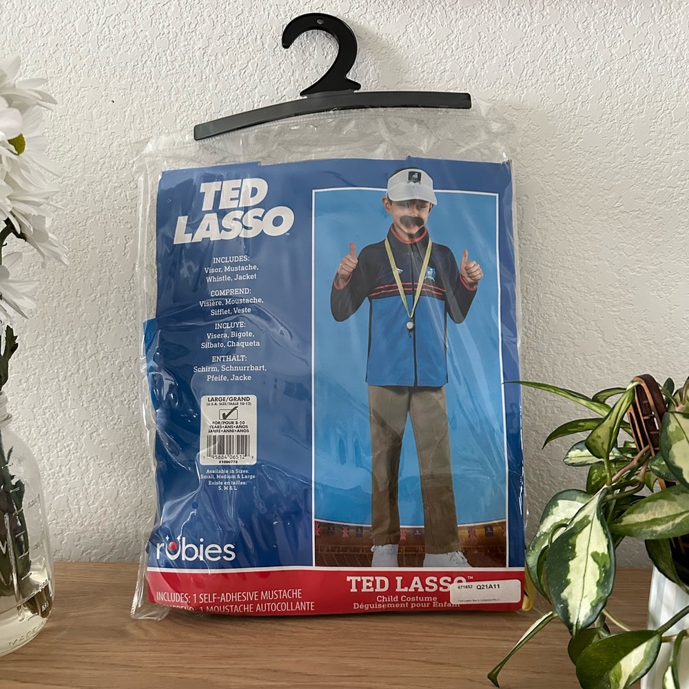 TED LASSO/RICHMOND AFC COACH COSTUME. Gently used.